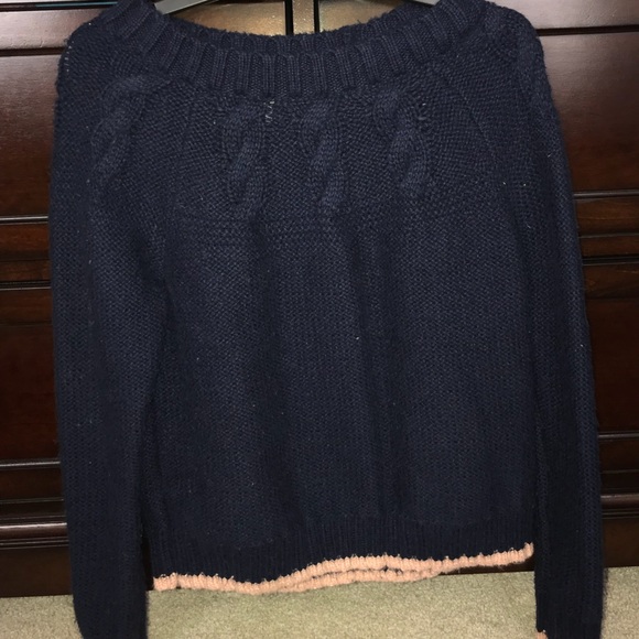 🤭🚨VERY CUTE SWEATER❤️ - Picture 1 of 1